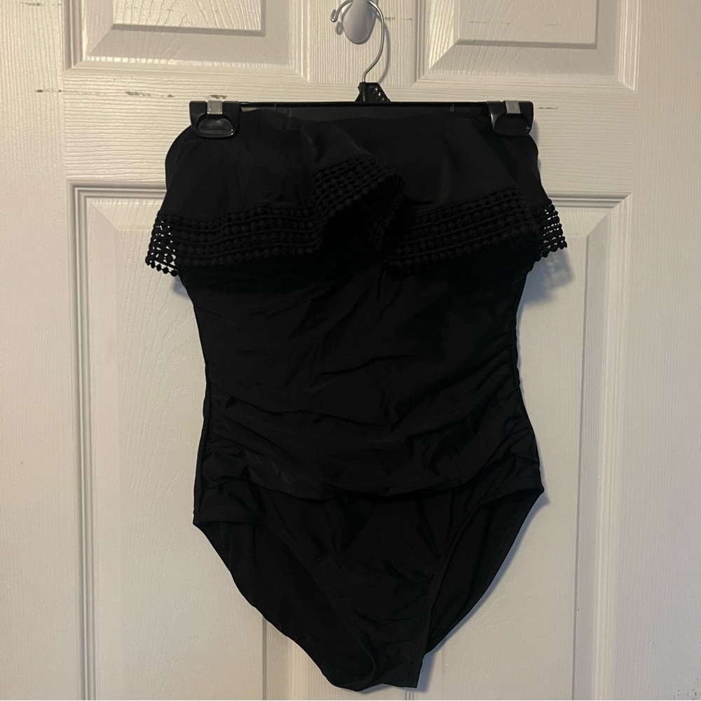 GUC Womens size M one piece strapless bathing suit